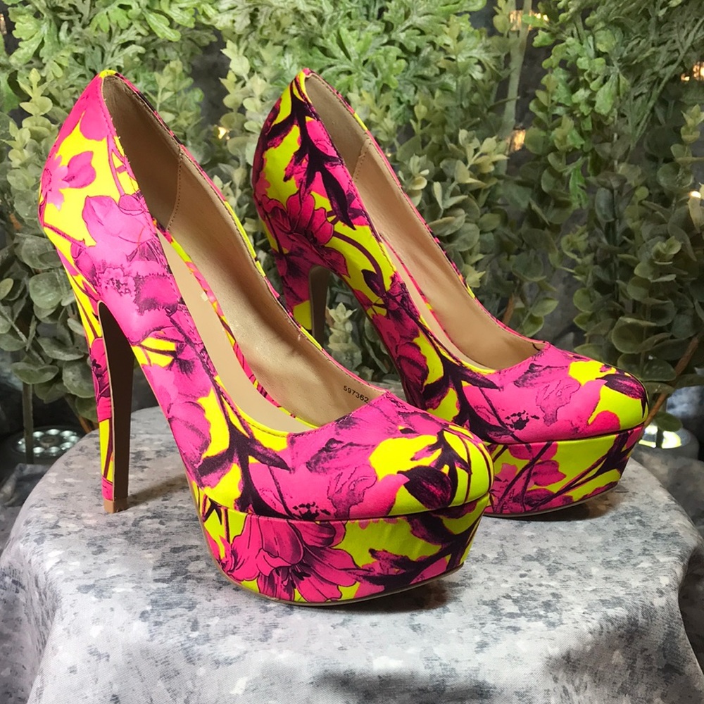 Women’s Size 6.5M Charlotte Russe Neon Pink & Yellow 5” Heels w/1.5” Platform
